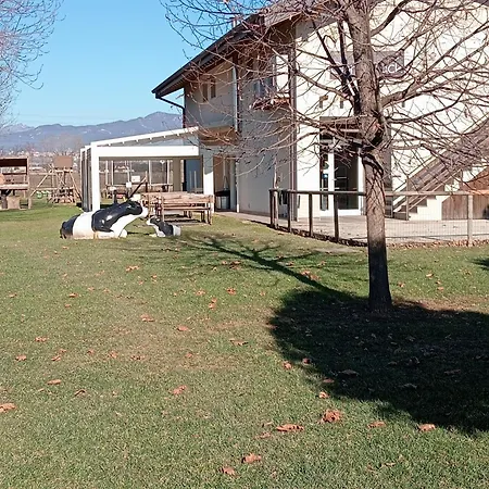 In The Countryside Just 15 Minutes From The Airport Stezzano