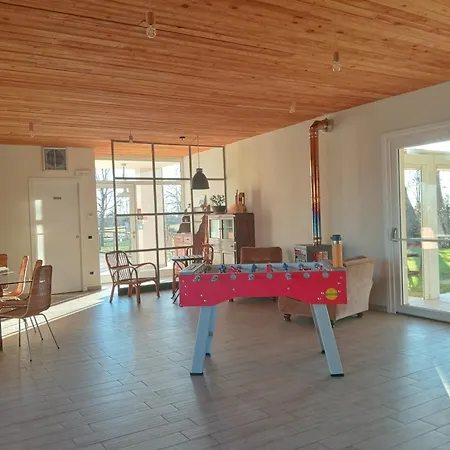 In The Countryside Just 15 Minutes From The Airport *